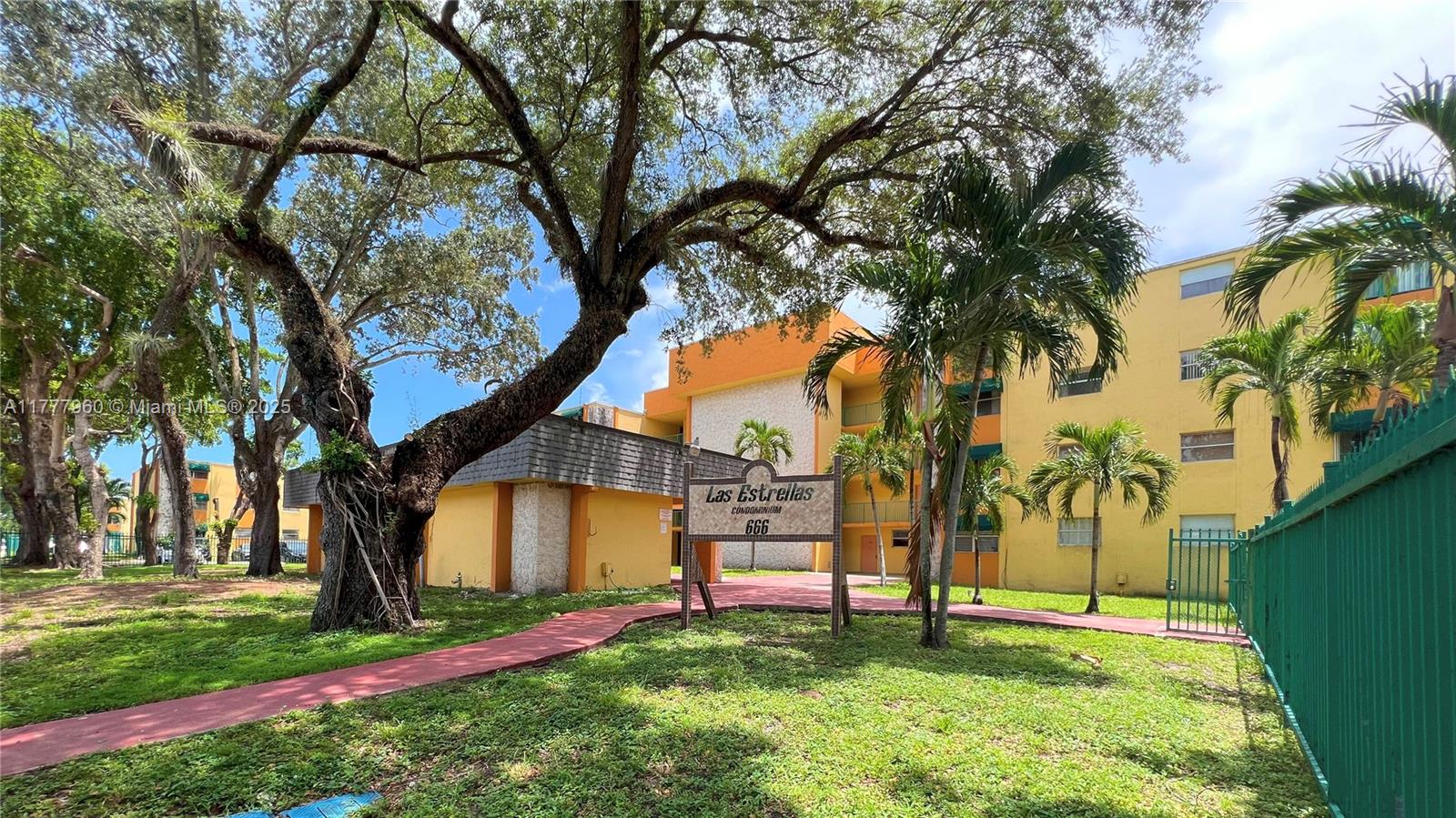 666 W 81st St 216, Hialeah, Miami-Dade County, Florida - 2 Bedrooms  
1 Bathrooms - 