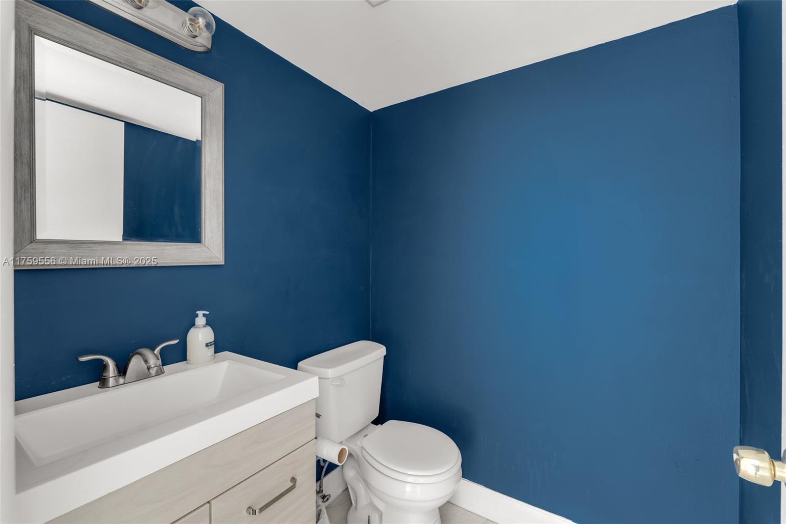 LAKE & TENNIS VILLAS PH 1 - Residential