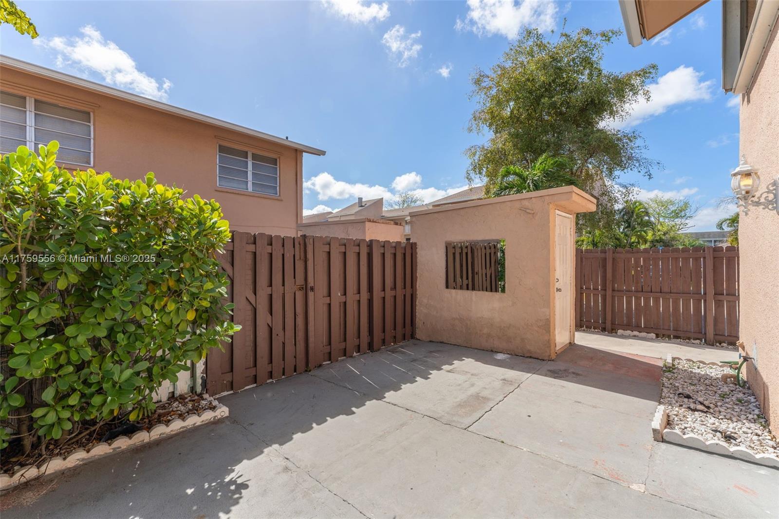 LAKE & TENNIS VILLAS PH 1 - Residential