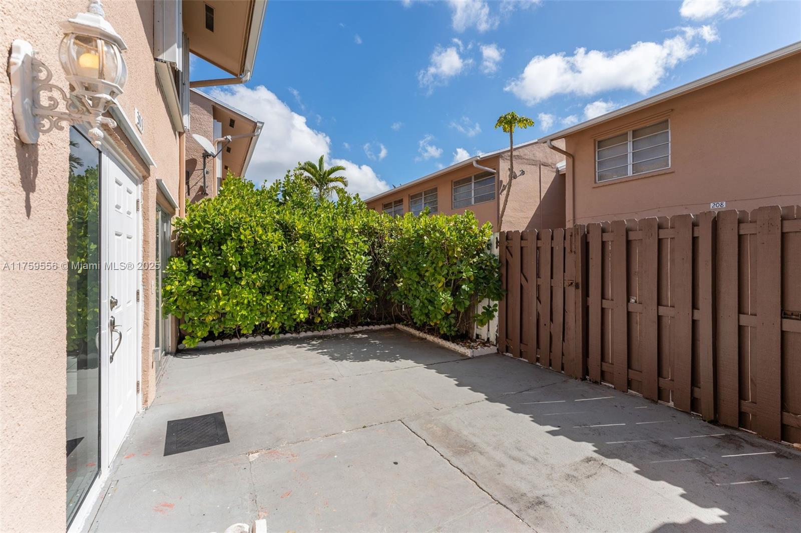 LAKE & TENNIS VILLAS PH 1 - Residential