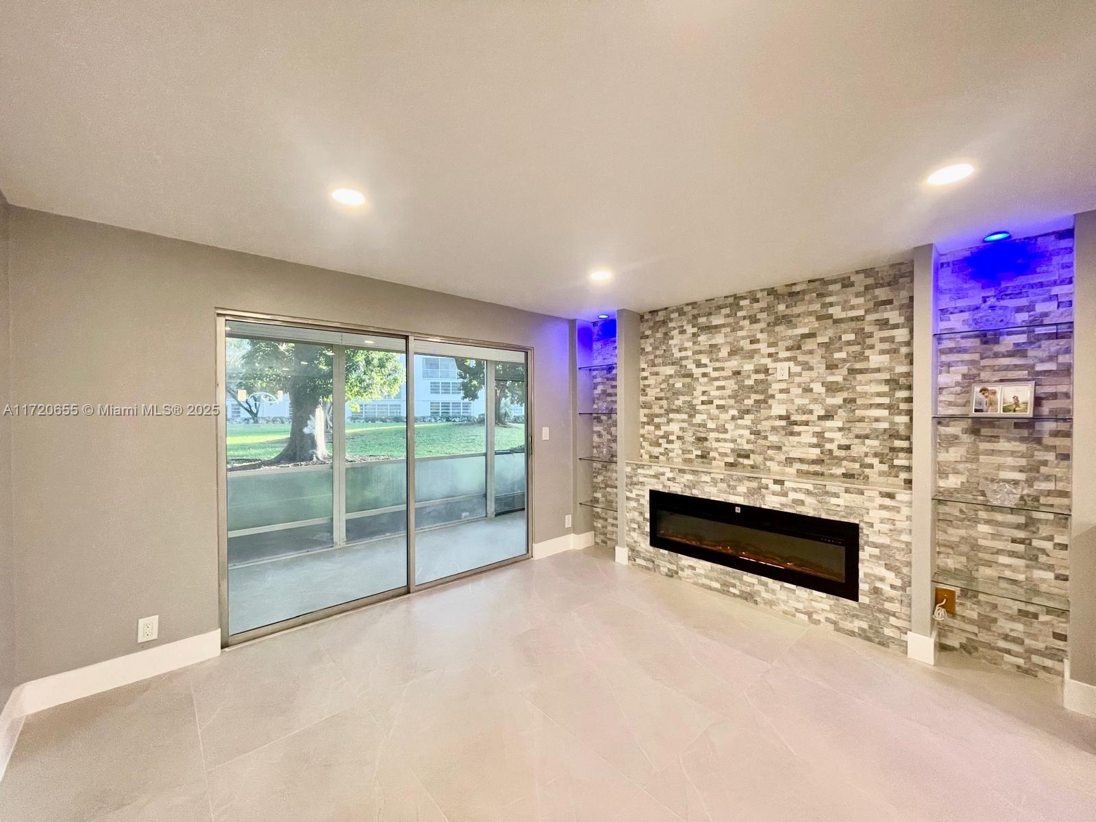Property for Sale at 2002 Granada Dr M1, Coconut Creek, Broward County, Florida - Bedrooms: 2 
Bathrooms: 2  - $299,900