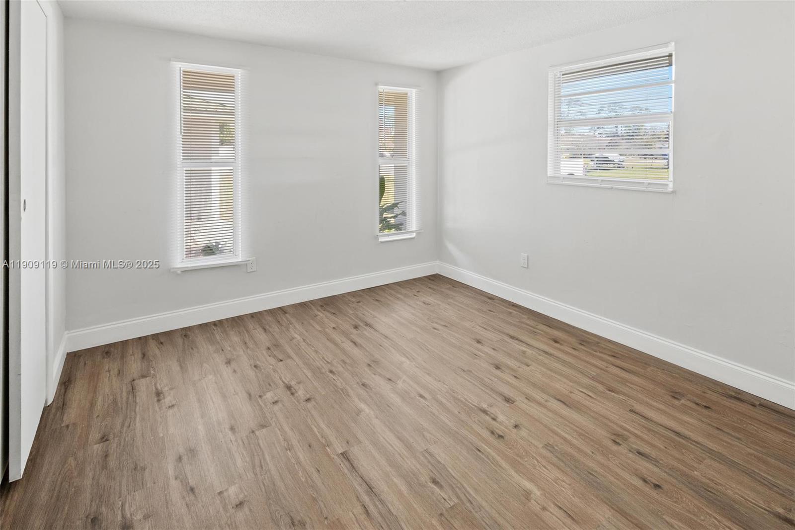 SUNN LAKES - Residential Income