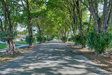 Tiny photo for 15821 SW 86th Ave, Palmetto Bay, FL 33157 (MLS # A12006805)