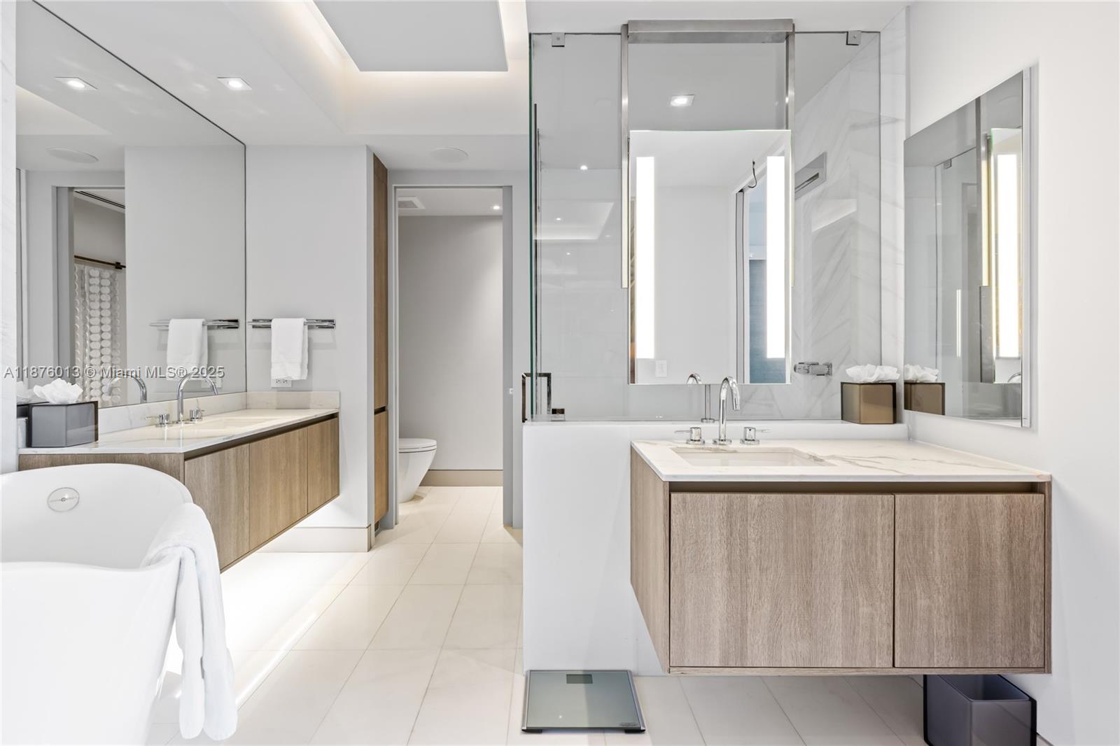 CONTINUUM ON SOUTH BEACH - Residential