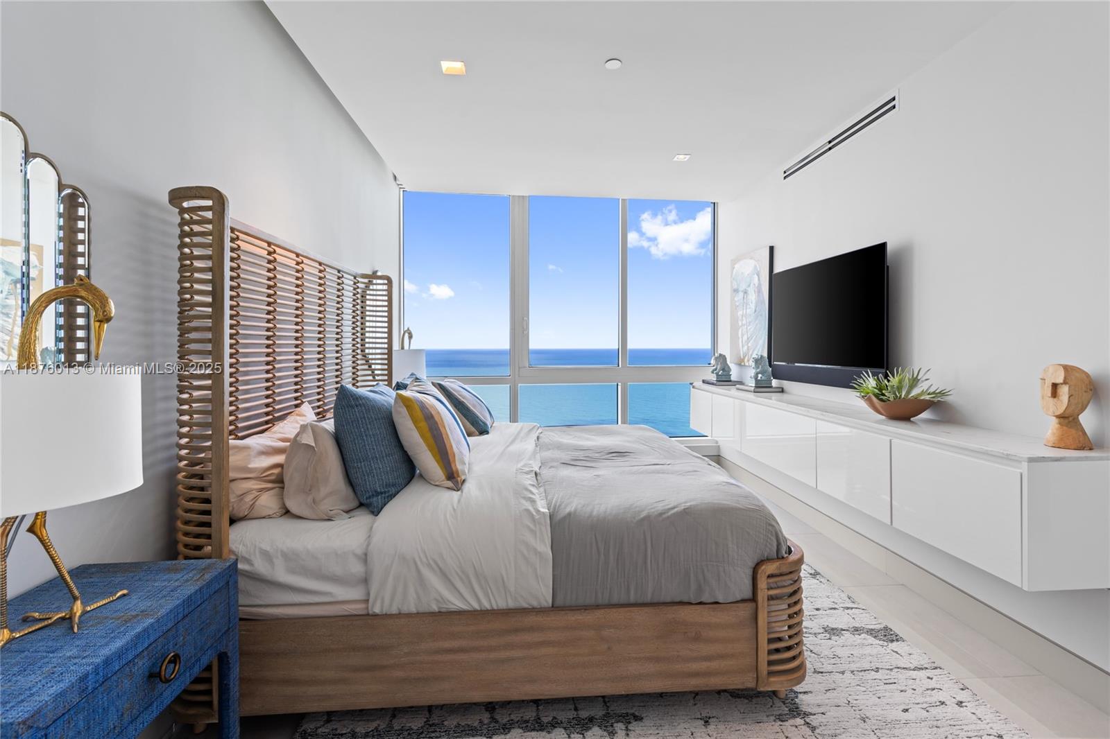 CONTINUUM ON SOUTH BEACH - Residential