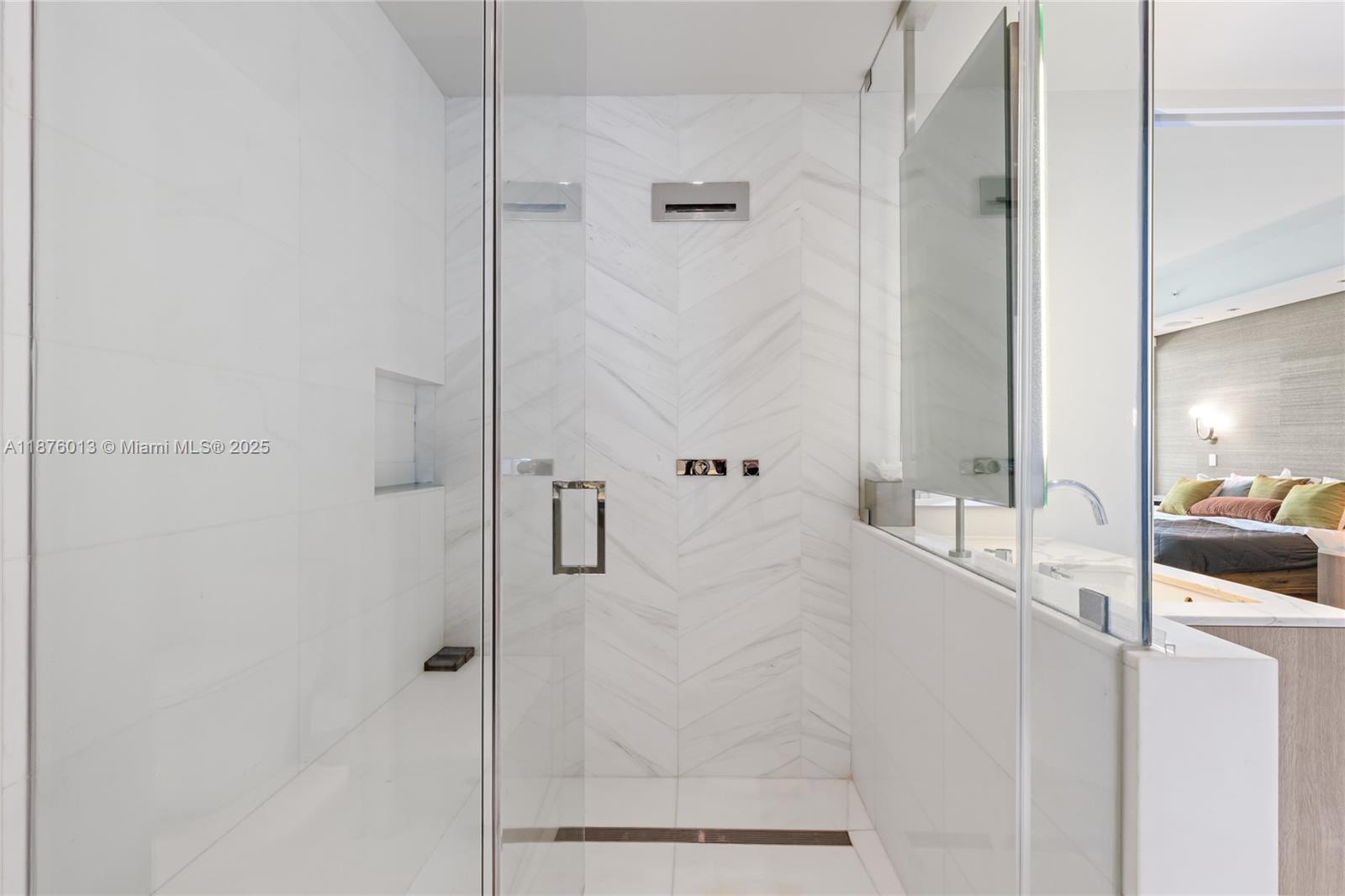 CONTINUUM ON SOUTH BEACH - Residential