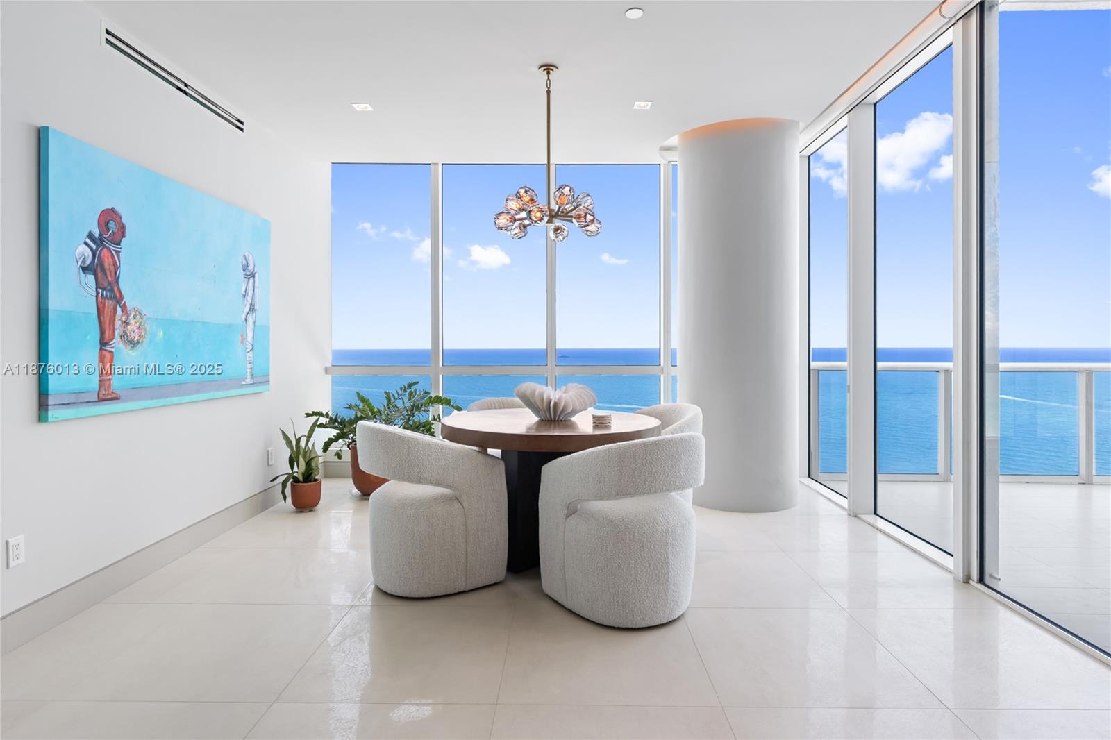 CONTINUUM ON SOUTH BEACH - Residential