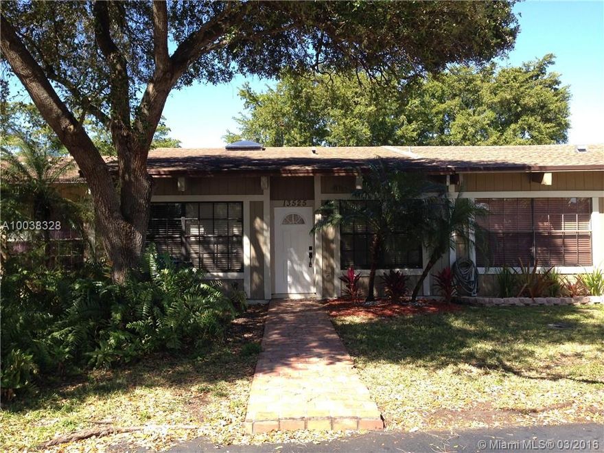 Very desirable 2/2 plus loft townhome at Cindi's Place famous for its lush greenery & full range of amenities. This unit steps right onto the park from your back yard gate. Loft can be used as office/3rd bedroom. Villa has exposed wood-beam vaulted ceilings, foyer entry, walk-in closets, built-ins and beautiful tile throughout. Tiled and fenced back patio leads to open park-like green area.  Amenities include clubhouse, pool, park, tennis & basketball courts and children’s playground.