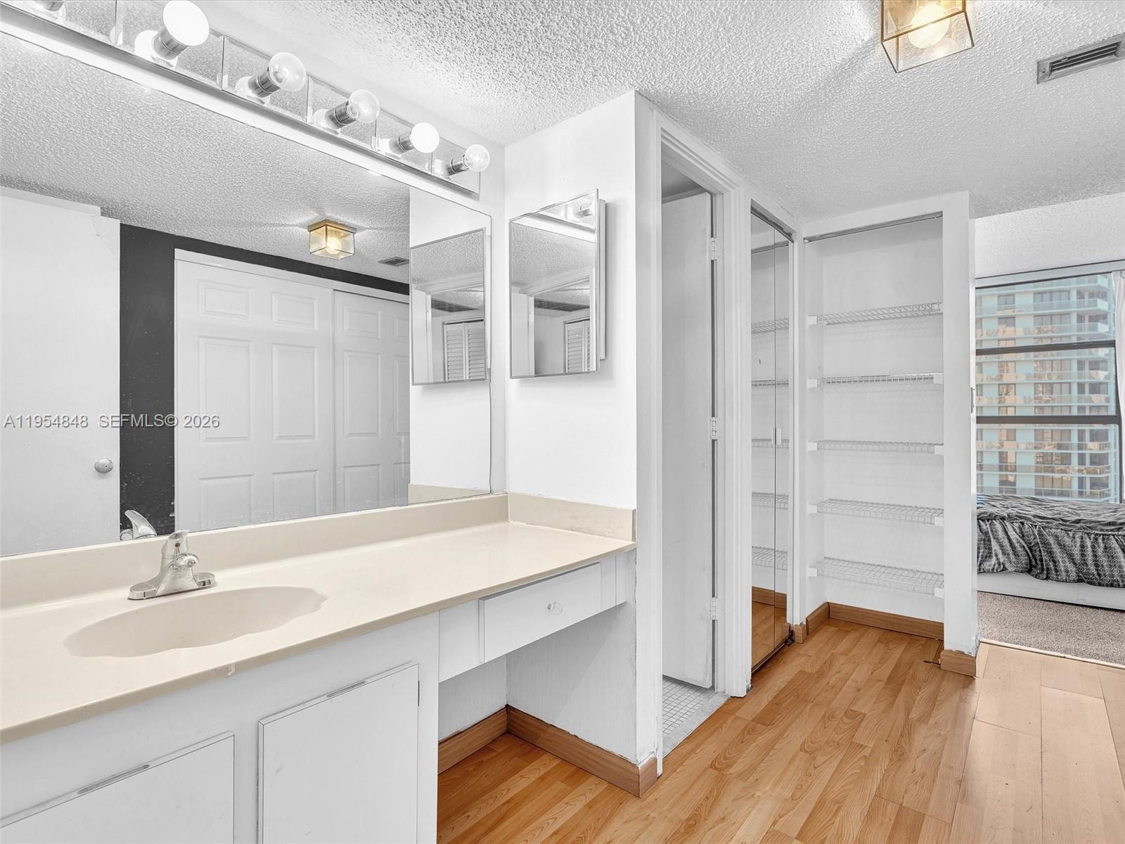 FLAMENCO CONDO TOWER I - Residential