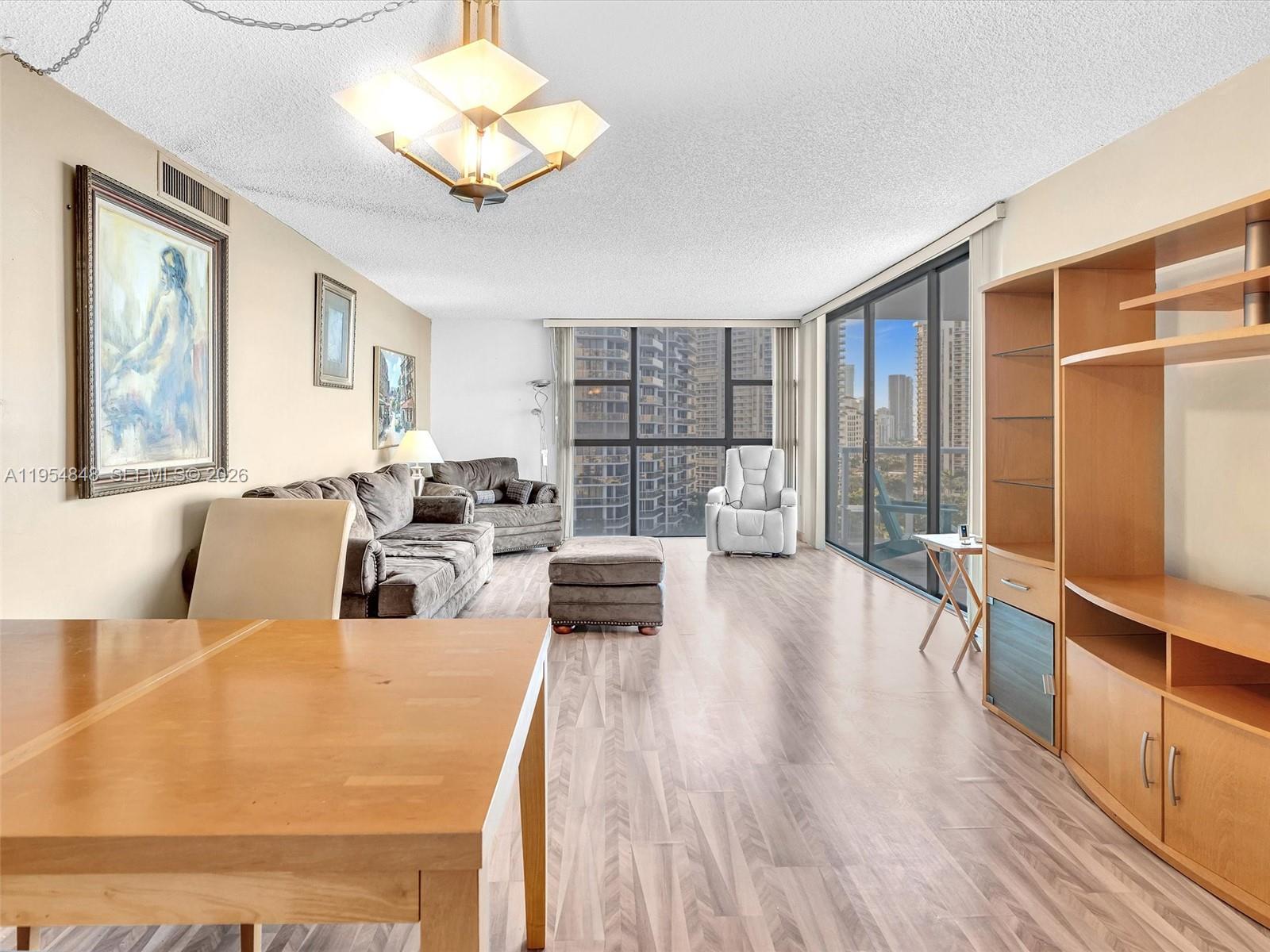 FLAMENCO CONDO TOWER I - Residential