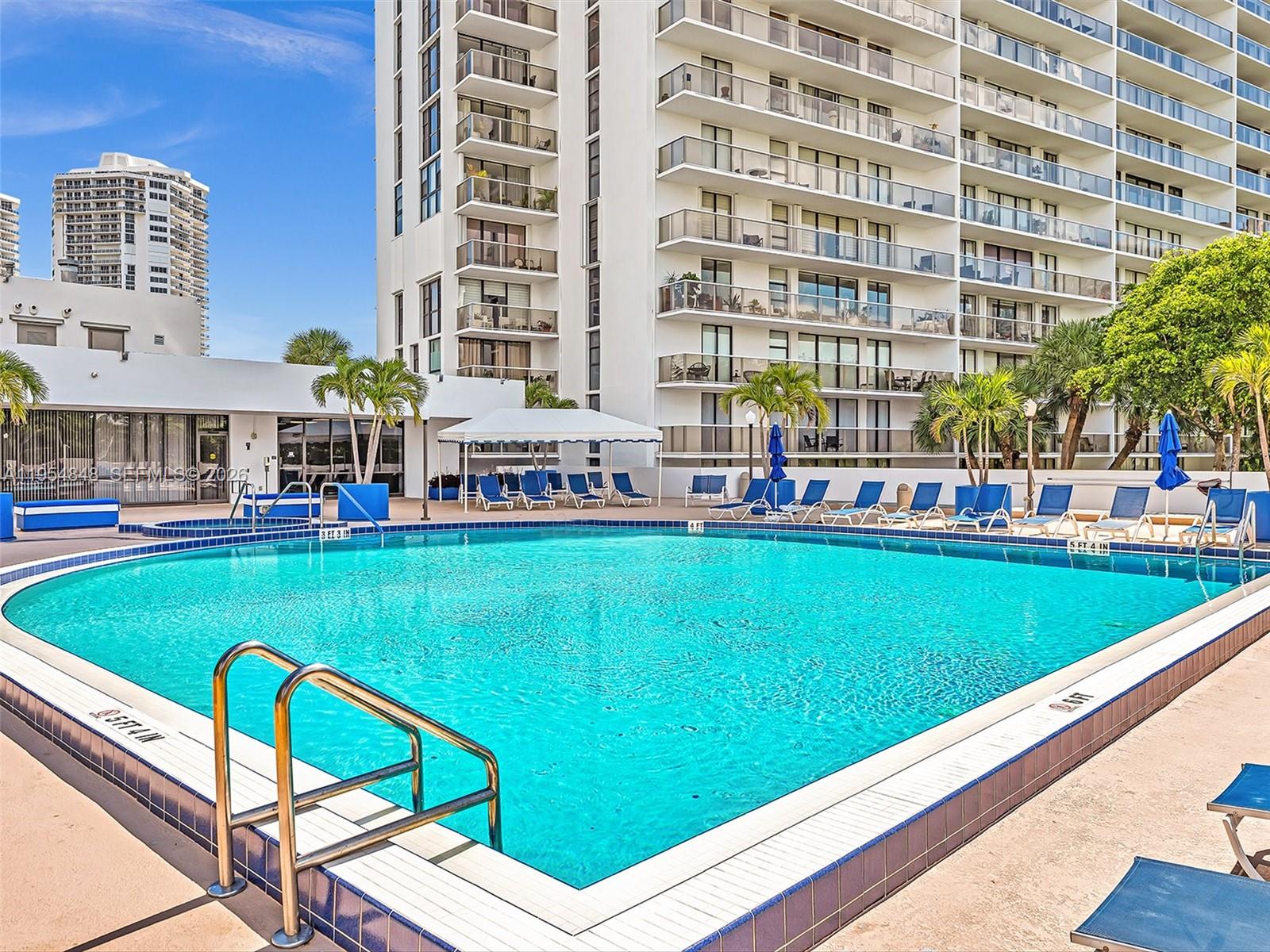 FLAMENCO CONDO TOWER I - Residential