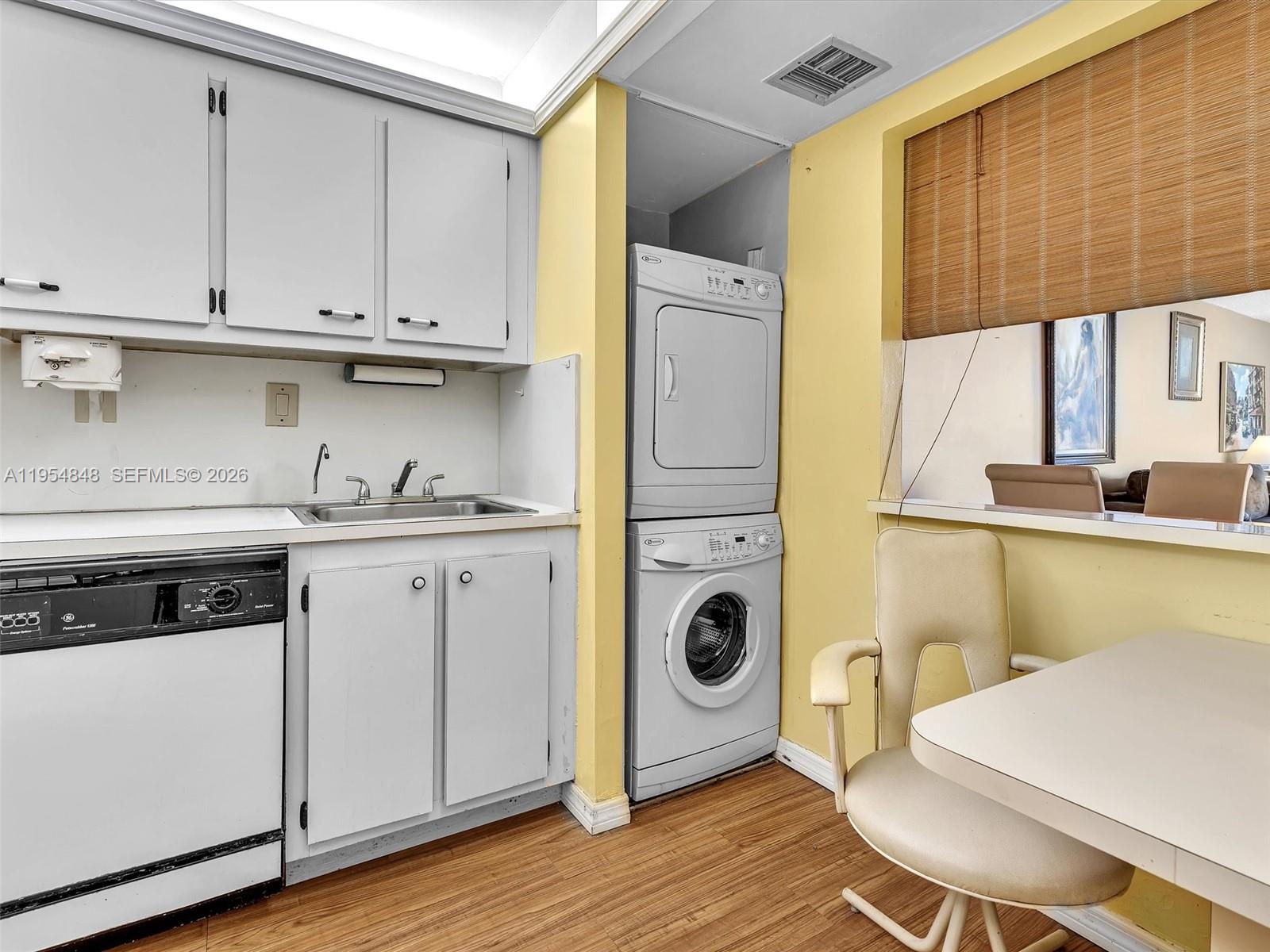 FLAMENCO CONDO TOWER I - Residential