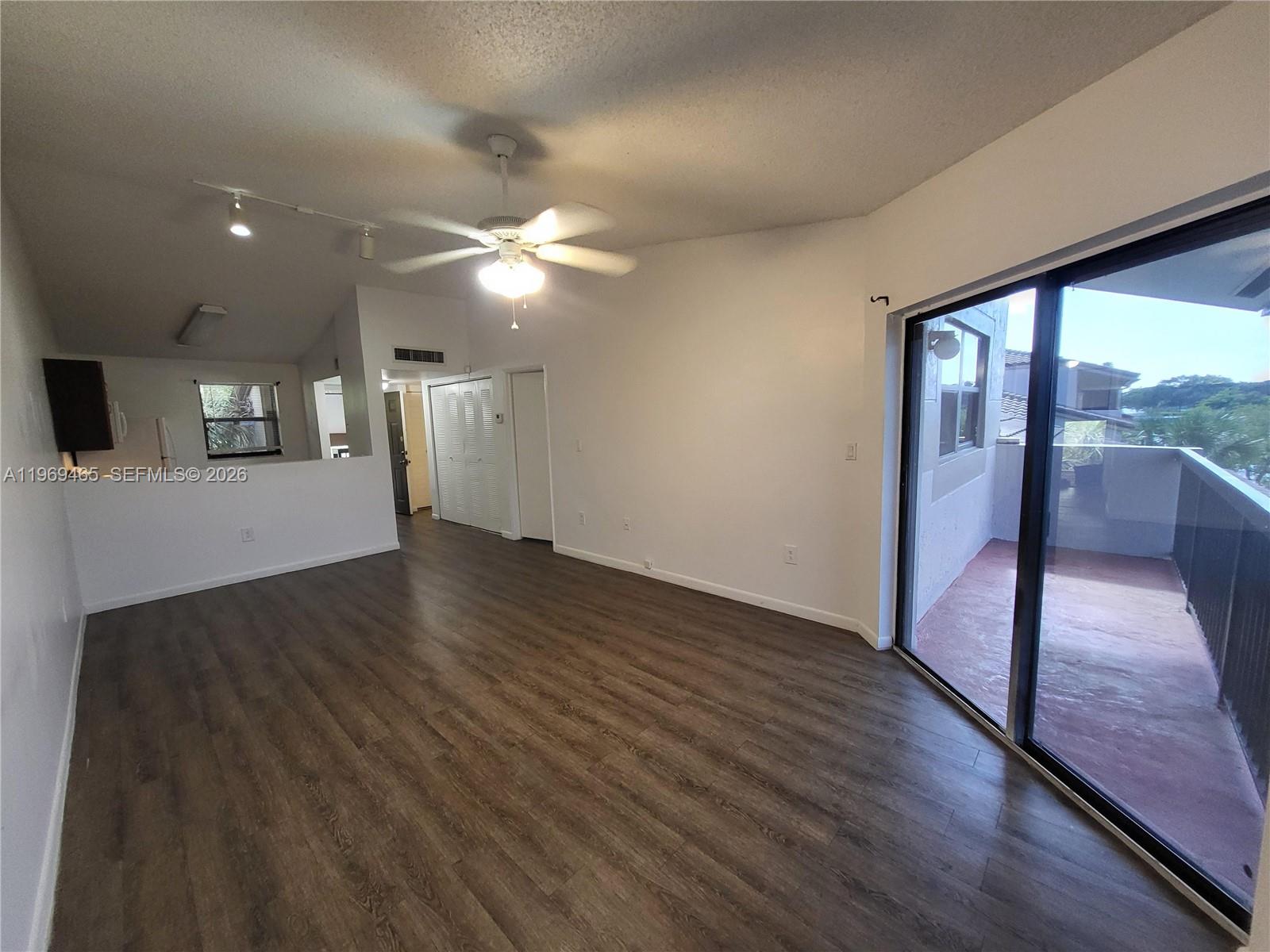 VILLAS DE VENEZIA CONDO - Residential Lease