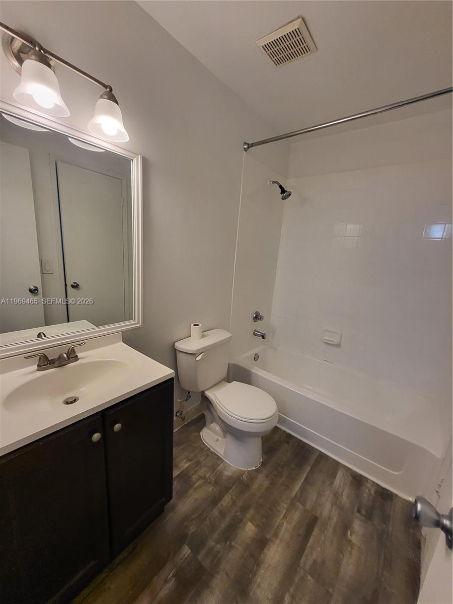 VILLAS DE VENEZIA CONDO - Residential Lease