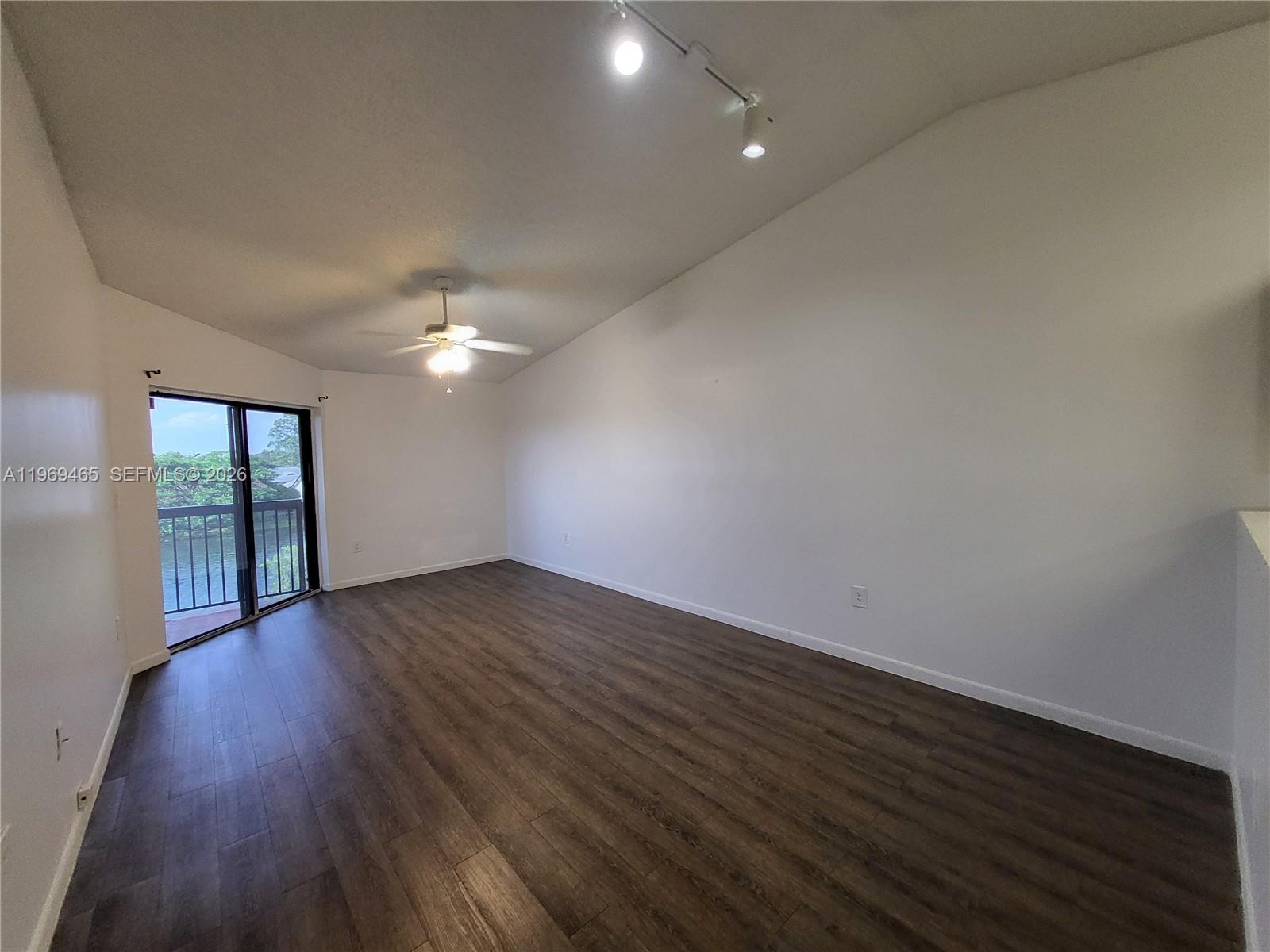 VILLAS DE VENEZIA CONDO - Residential Lease