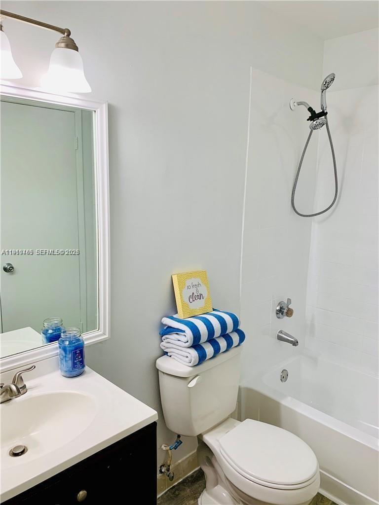 VILLAS DE VENEZIA CONDO - Residential Lease