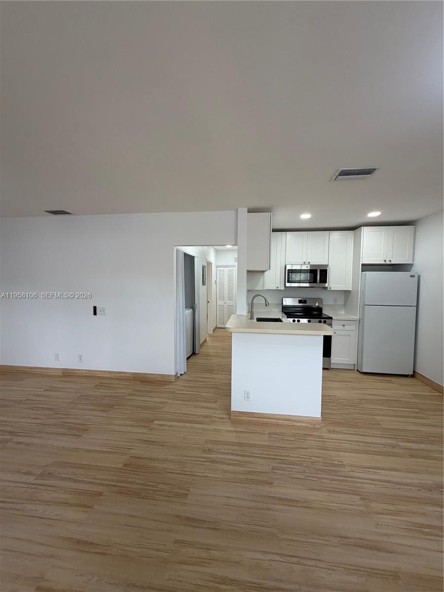 COUNTRY PARK CONDO - Residential