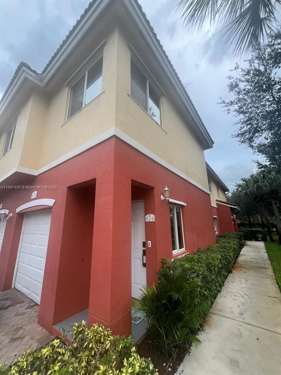 VILLAS OF PALOMINO CONDO - Residential Lease