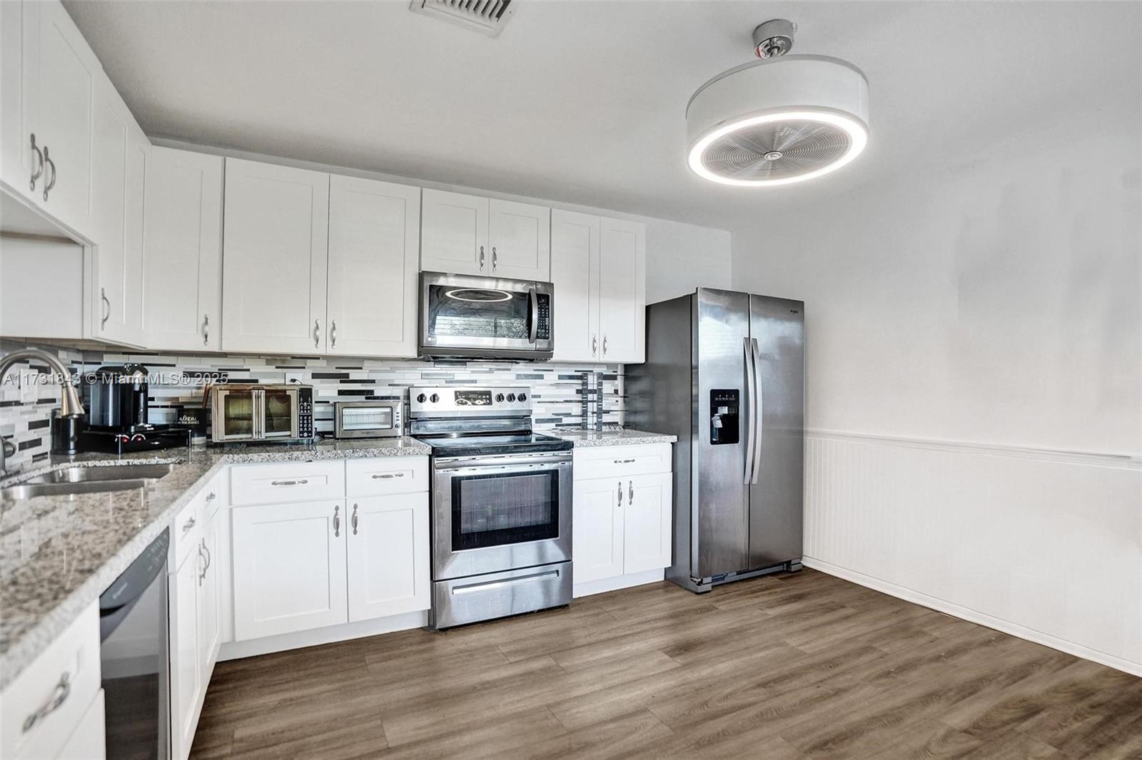 HAMPTONS OF NORTH LAUDERD - Residential