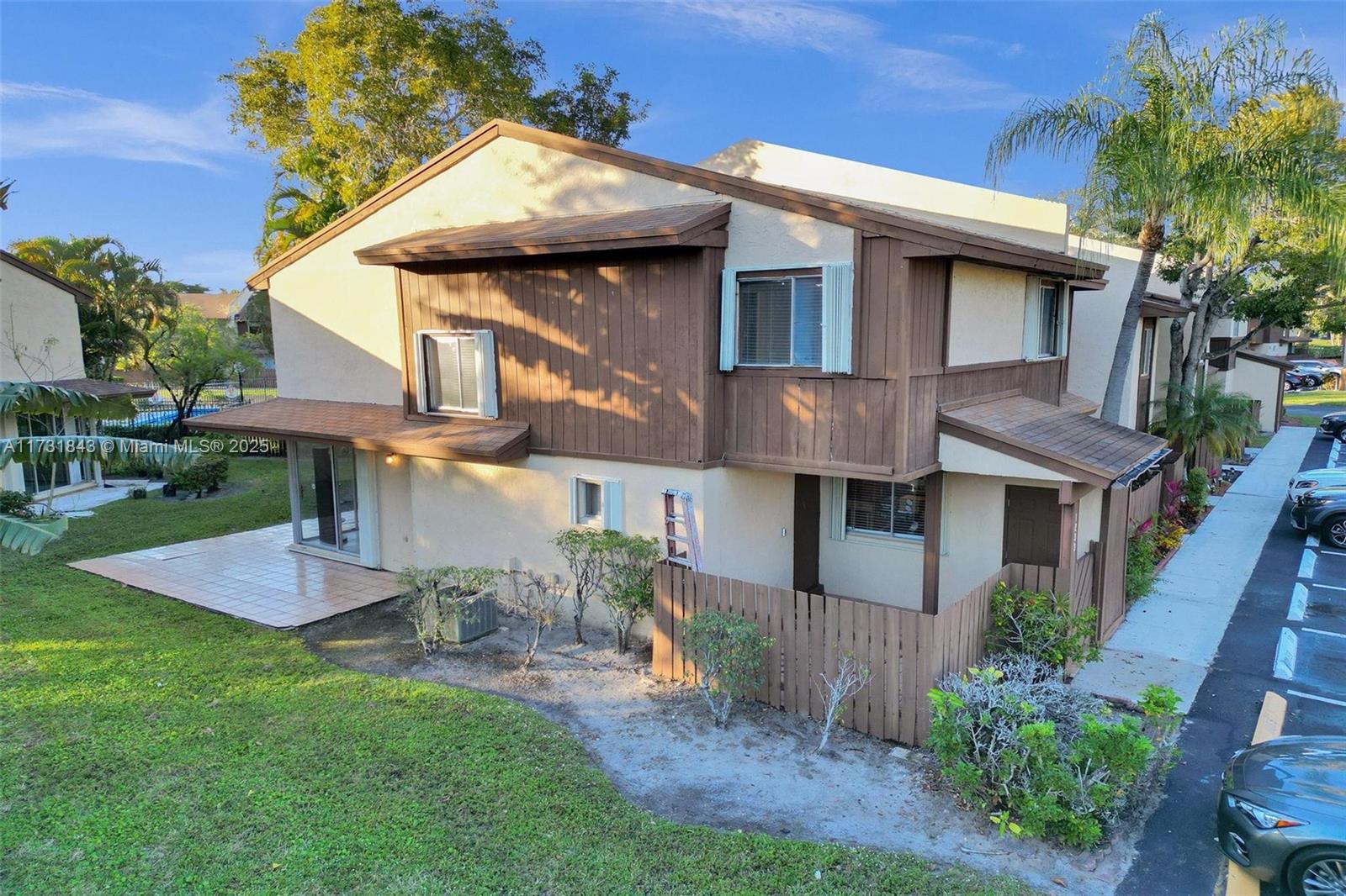 HAMPTONS OF NORTH LAUDERD - Residential