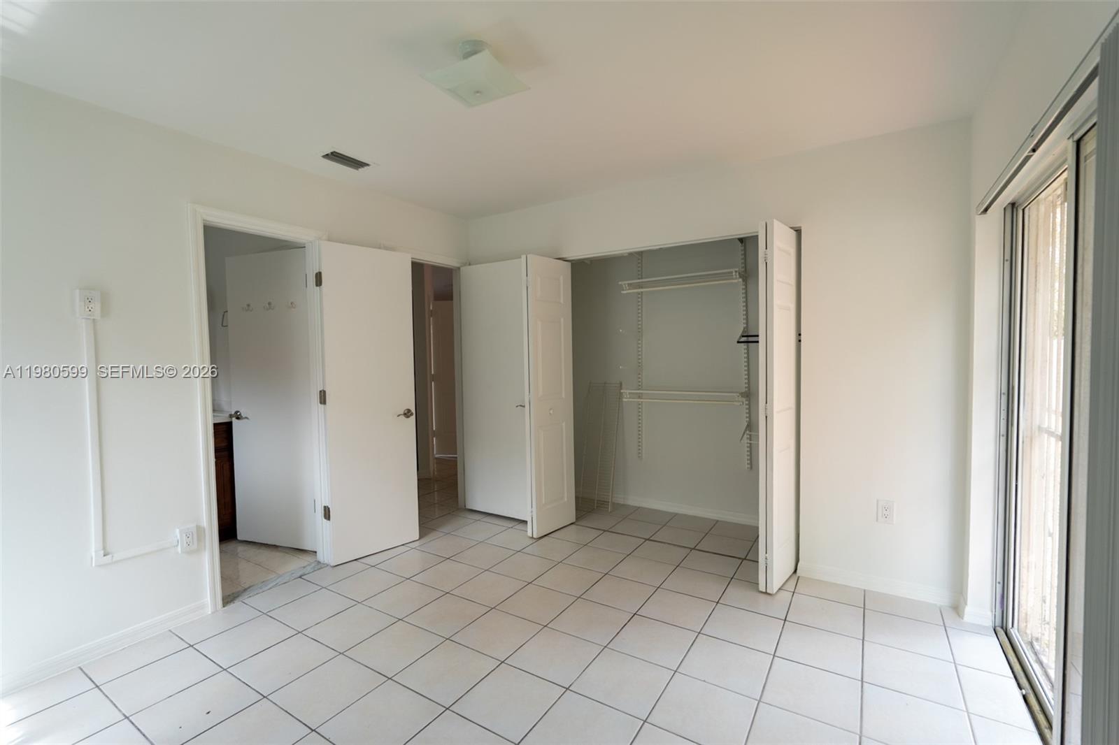 LES CHALETS AT INTL GARDE - Residential Lease