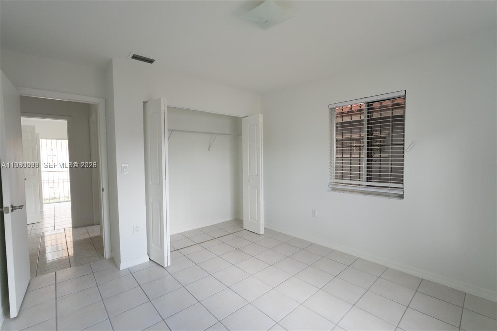 LES CHALETS AT INTL GARDE - Residential Lease