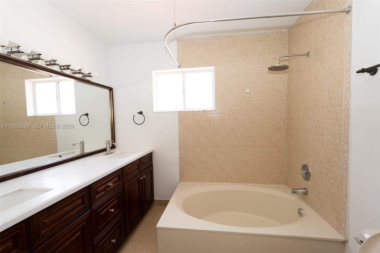 LES CHALETS AT INTL GARDE - Residential Lease