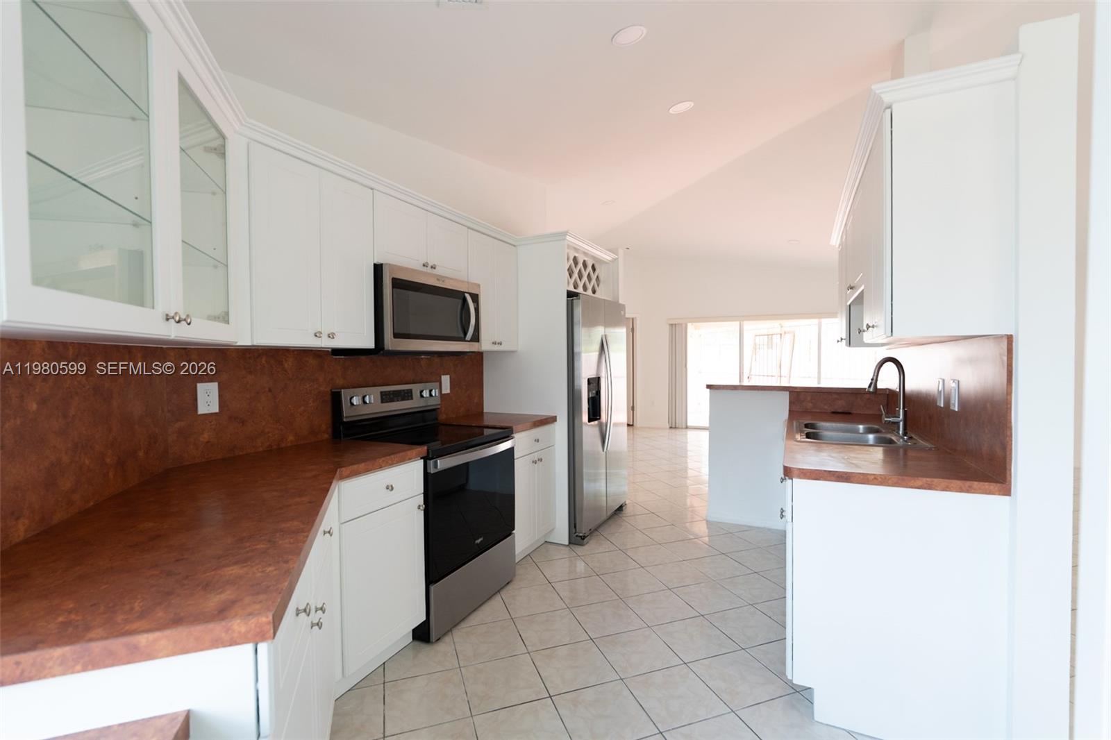 LES CHALETS AT INTL GARDE - Residential Lease