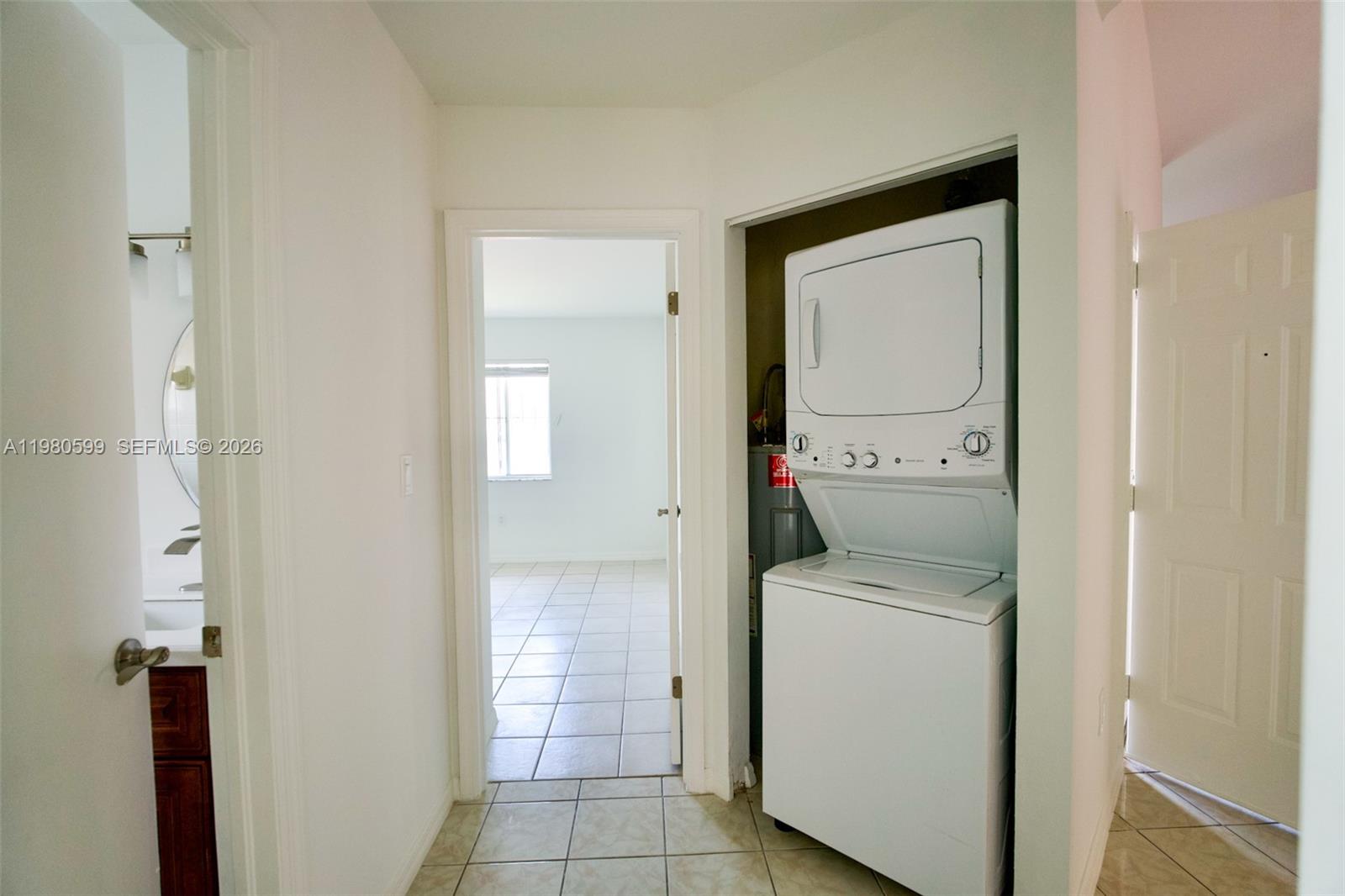 LES CHALETS AT INTL GARDE - Residential Lease