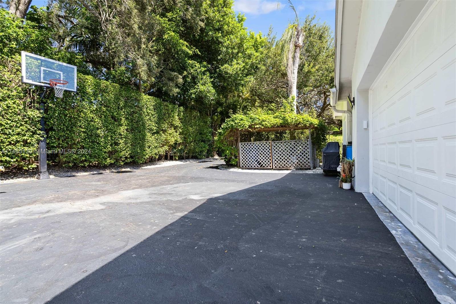 HELMS COUNTRY ESTATES RE- - Residential