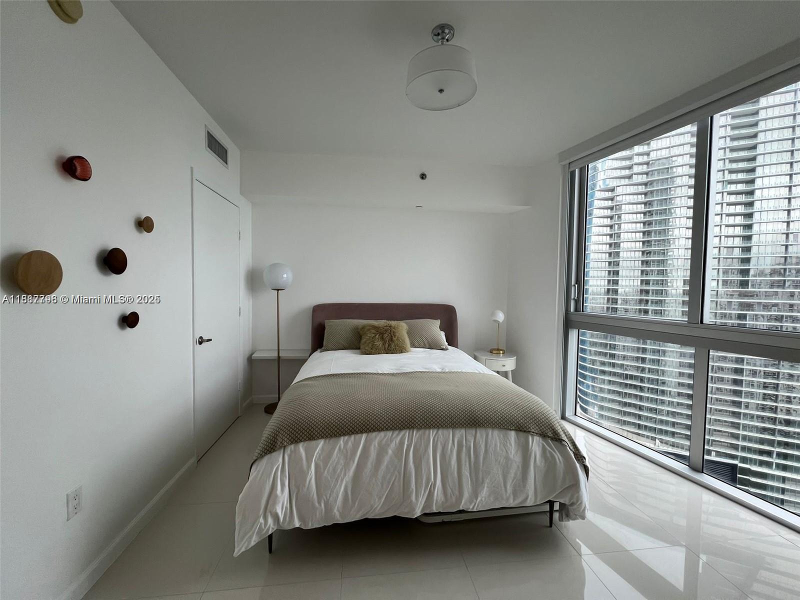 ICONBRICKELL CONDO NO 1 - Residential