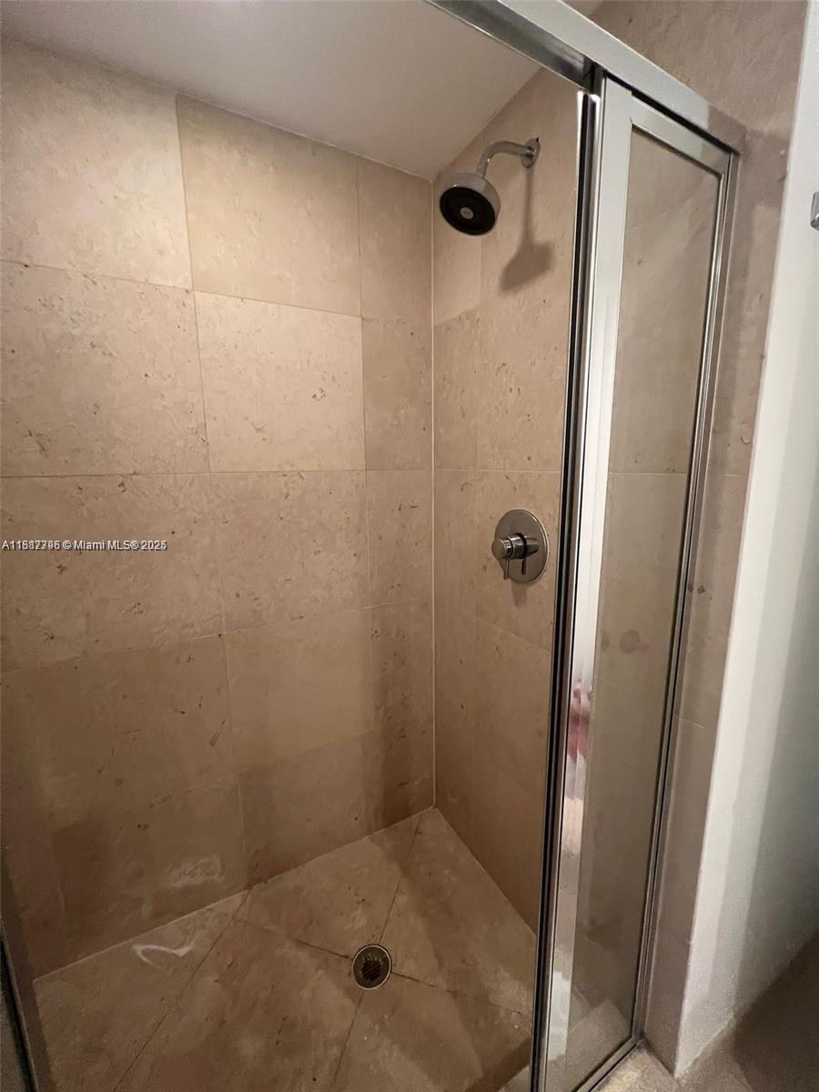 ICONBRICKELL CONDO NO 1 - Residential