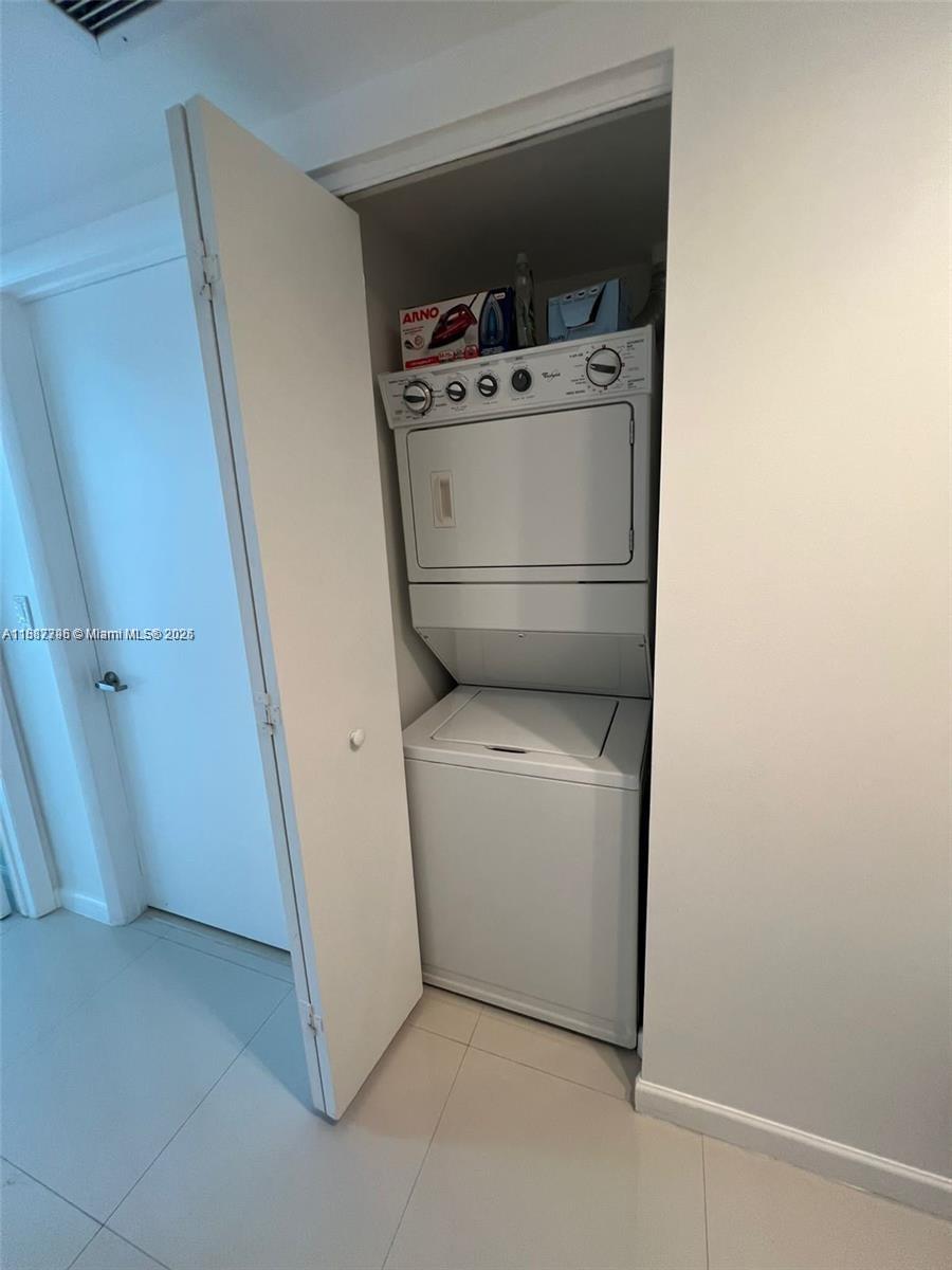 ICONBRICKELL CONDO NO 1 - Residential