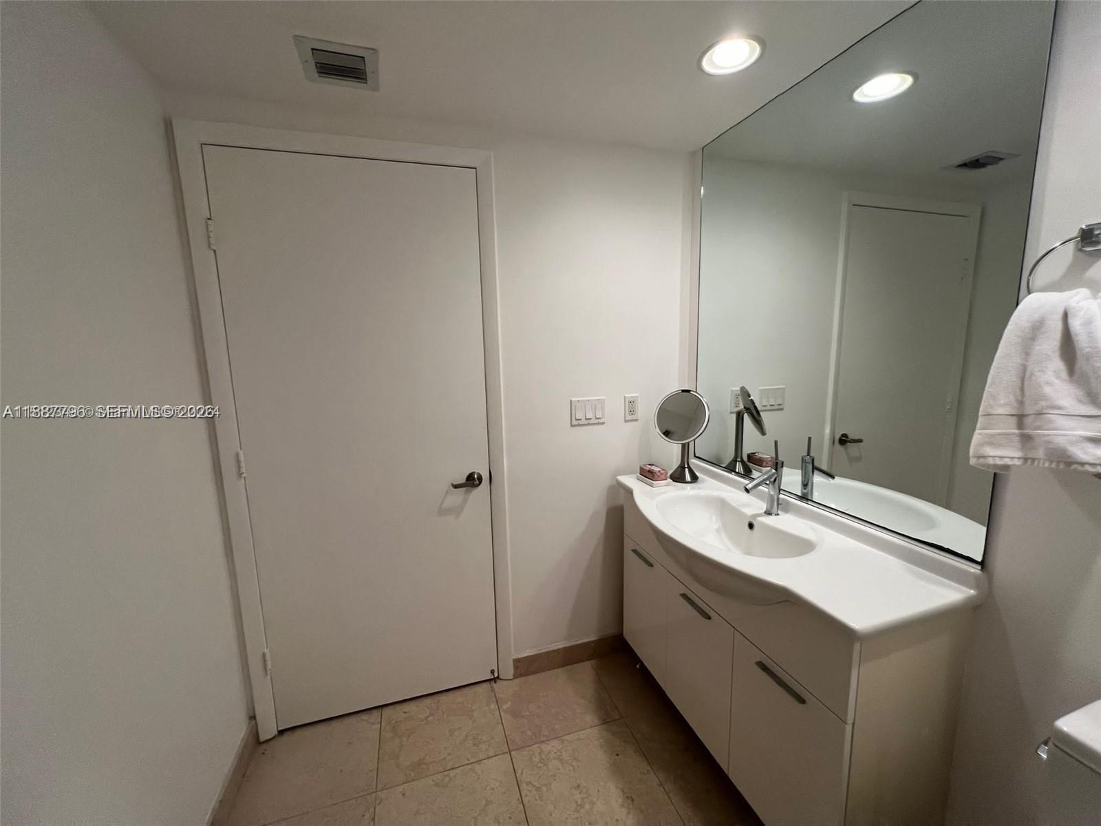 ICONBRICKELL CONDO NO 1 - Residential