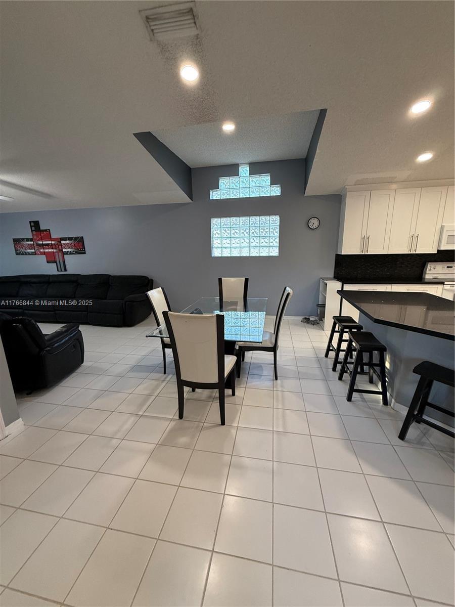 LAKES OF WESTERN PINES RE - Residential