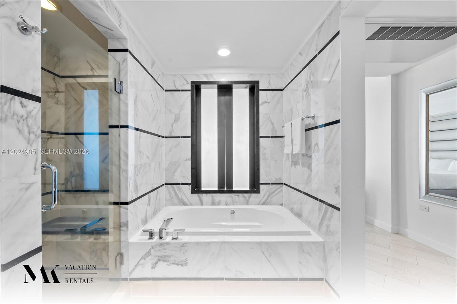 FONTAINEBLEAU III OCEAN C - Residential