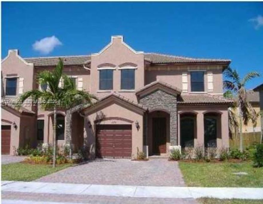 GREAT CORNER UNIT 4 BEDROOM, 2.5 BATHROOMS, ONE CAR GARAGE, PROPERTY IN GOOD CONDITION.
