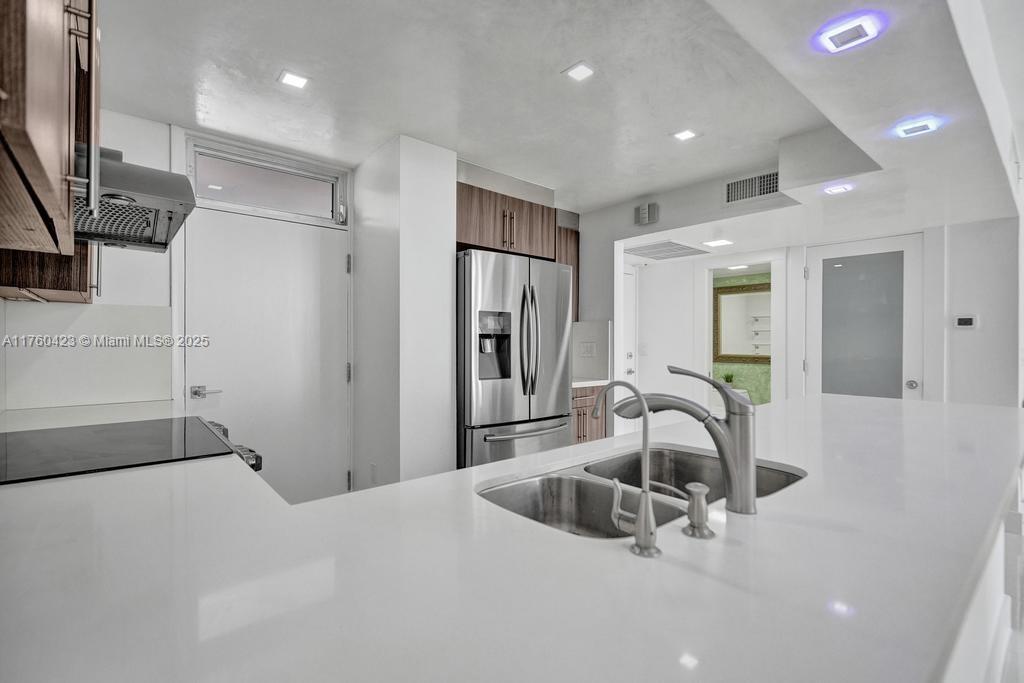 OCEAN PARK CONDO - Residential