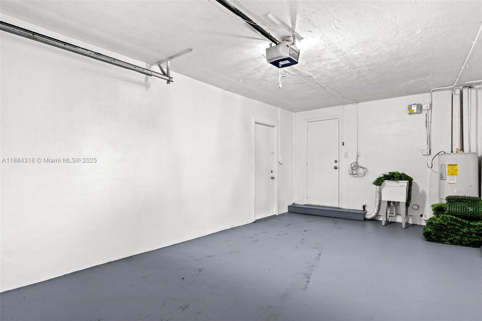 DANIA ESTATES - Residential Lease