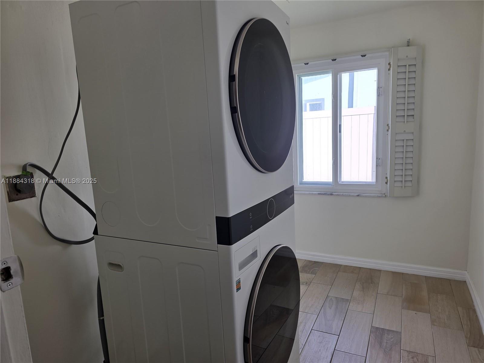 DANIA ESTATES - Residential Lease