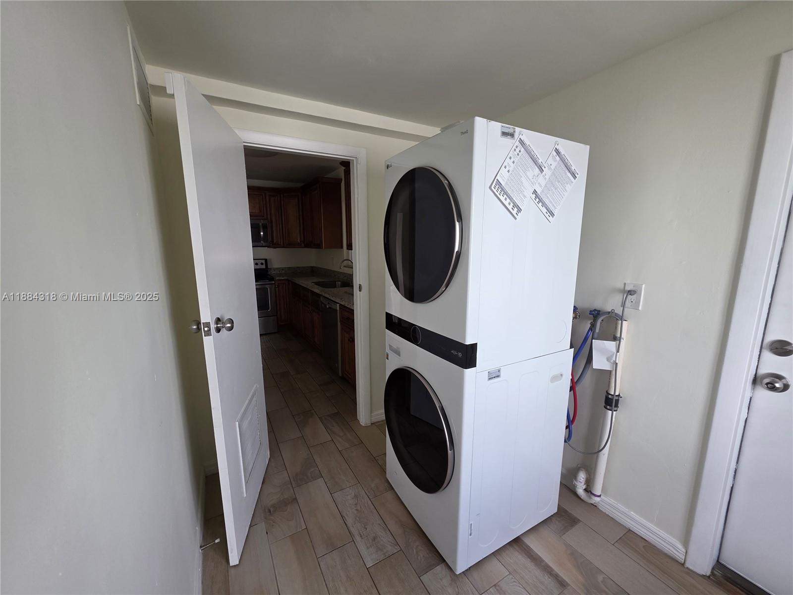 DANIA ESTATES - Residential Lease