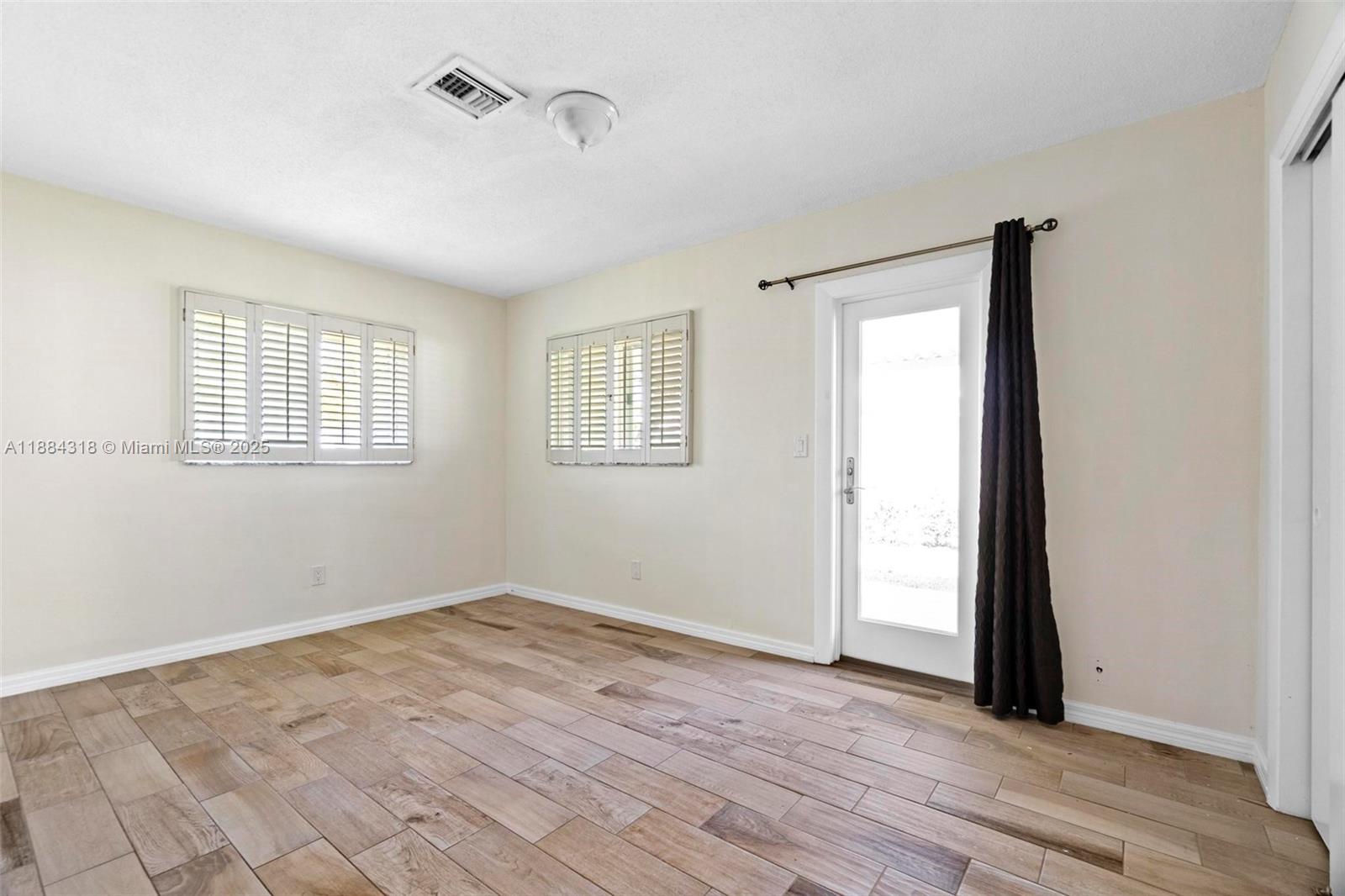 DANIA ESTATES - Residential Lease