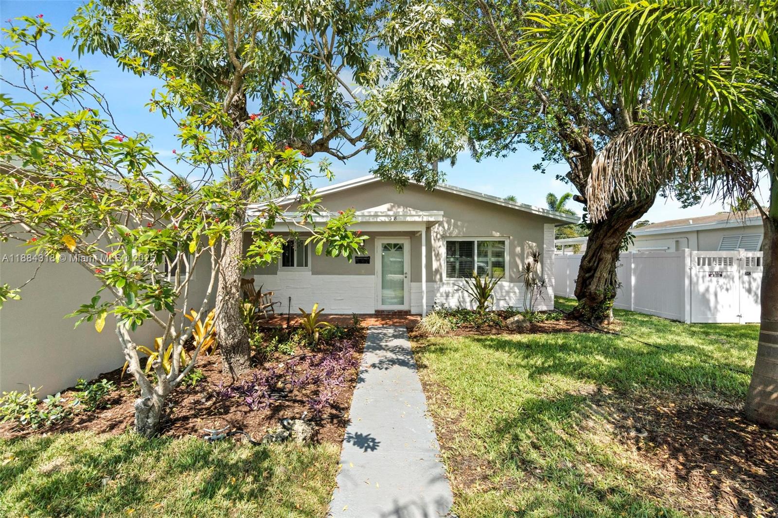 DANIA ESTATES - Residential Lease