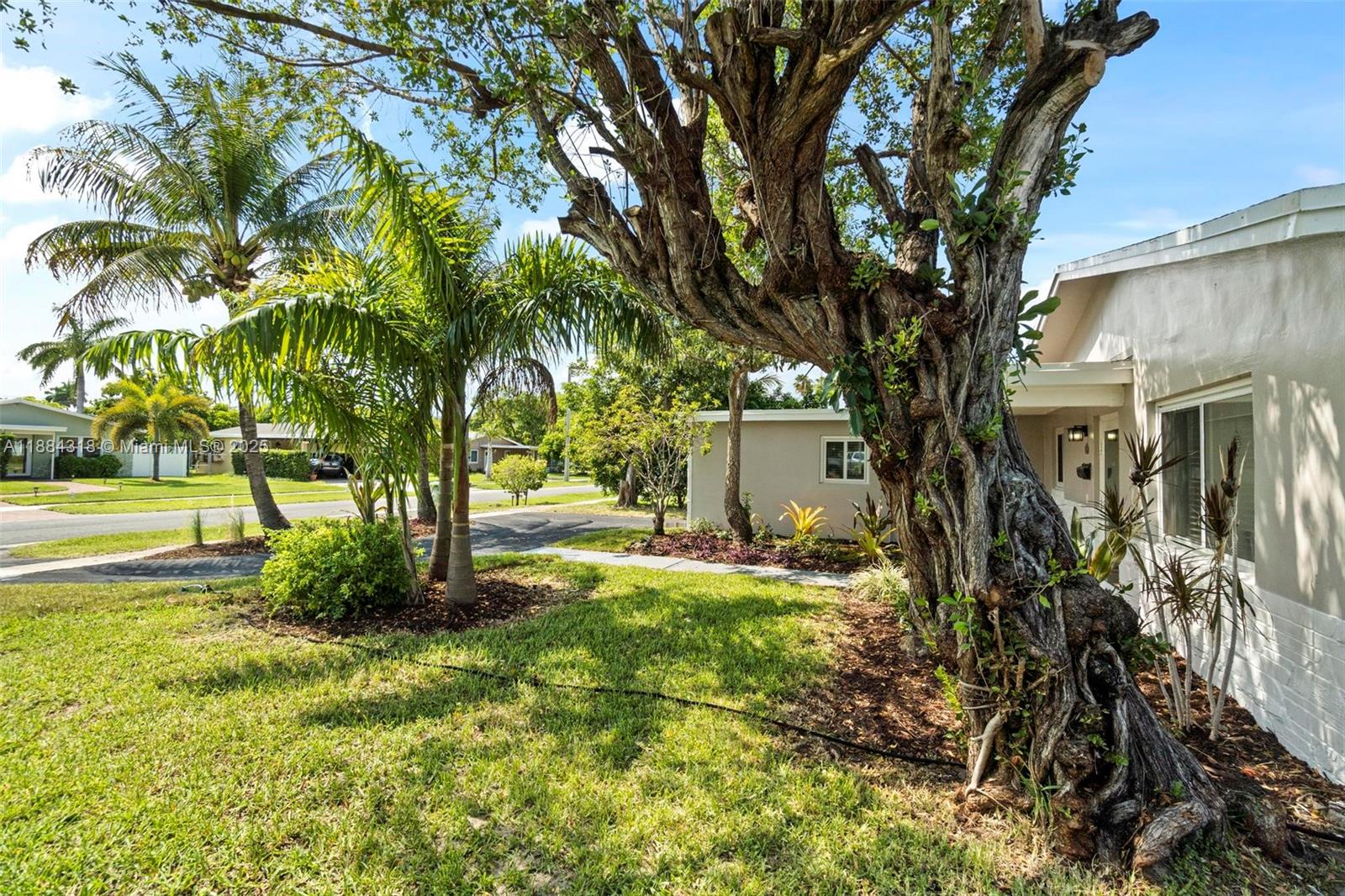 DANIA ESTATES - Residential Lease