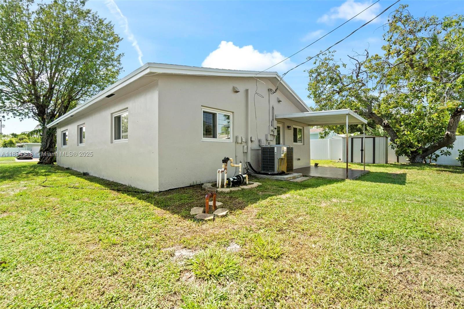 DANIA ESTATES - Residential Lease