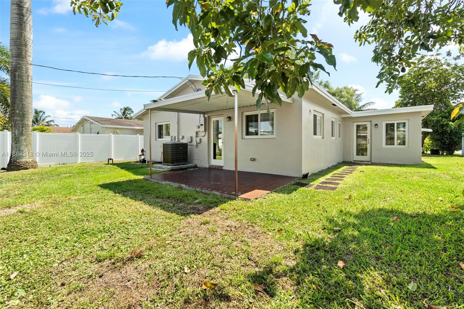 DANIA ESTATES - Residential Lease