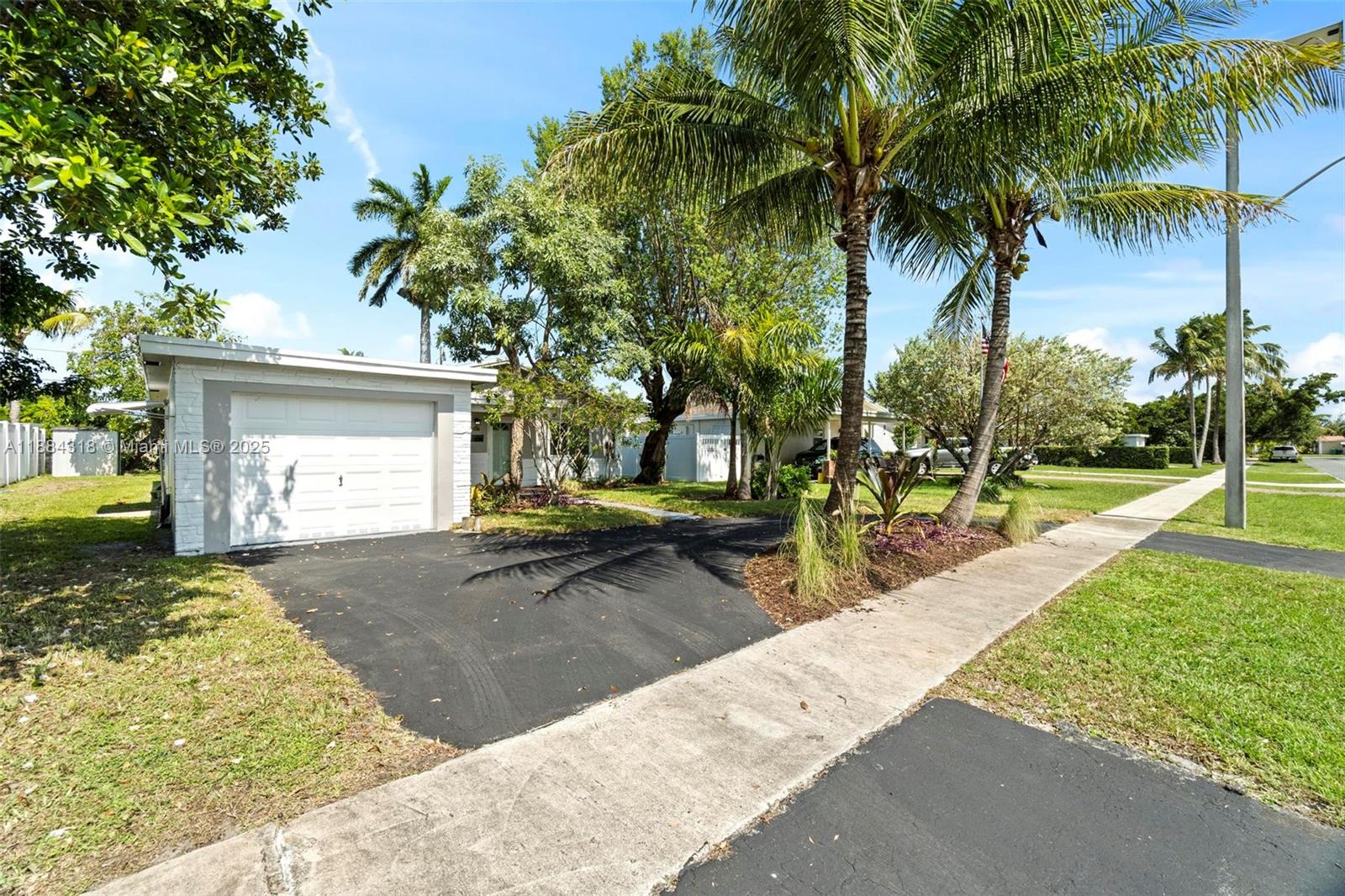 DANIA ESTATES - Residential Lease