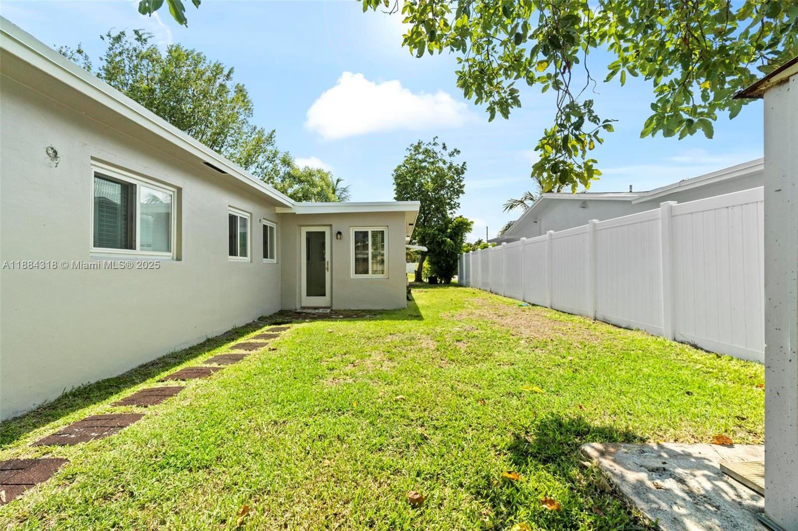 DANIA ESTATES - Residential Lease