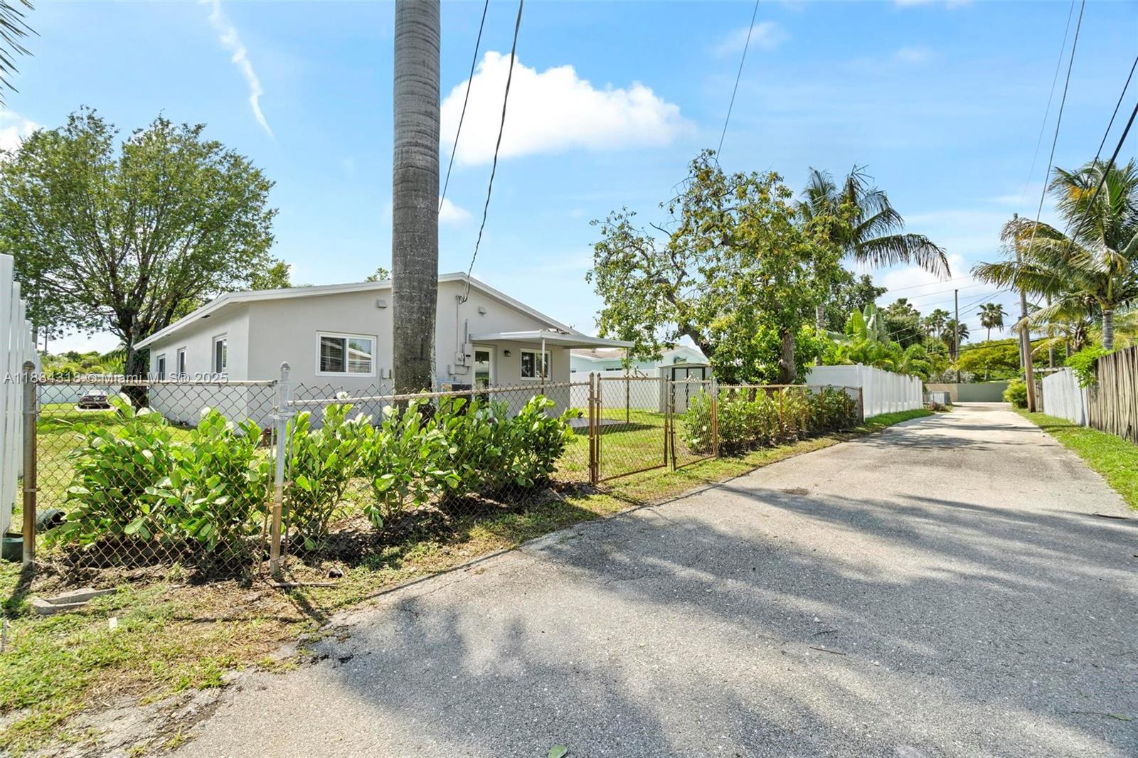 DANIA ESTATES - Residential Lease