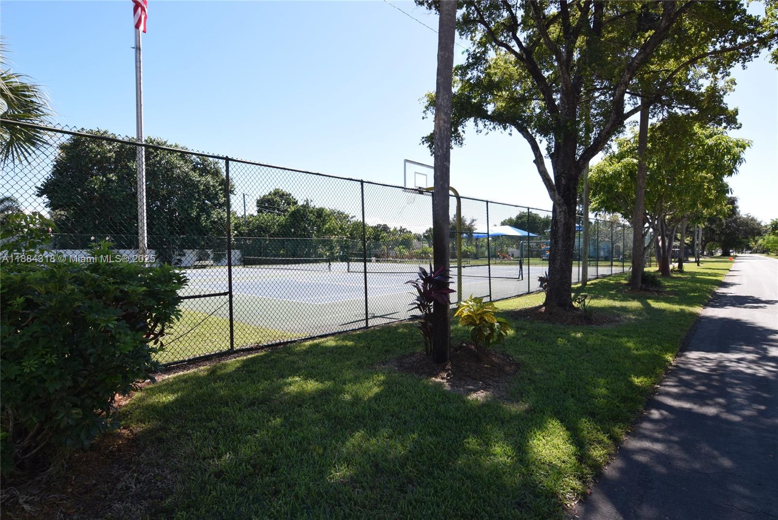 DANIA ESTATES - Residential Lease